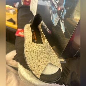 Bernie Mev Beige Woven Peep-Toe Slip-On Shoe sz 36 and 38